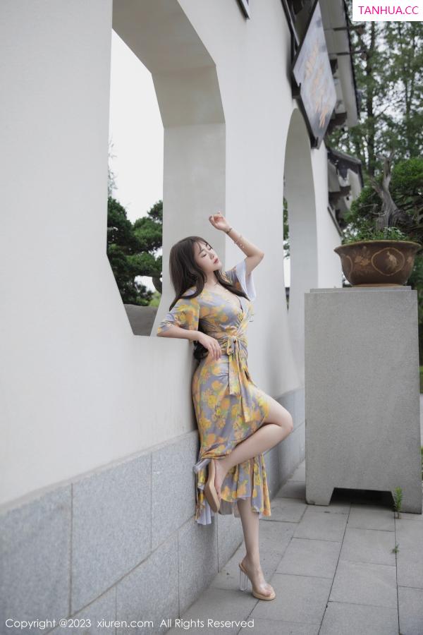   [XiuRen]高清写真图 2023.06.20 No.6949 严利娅Yuliya 长裙美腿第30张图片